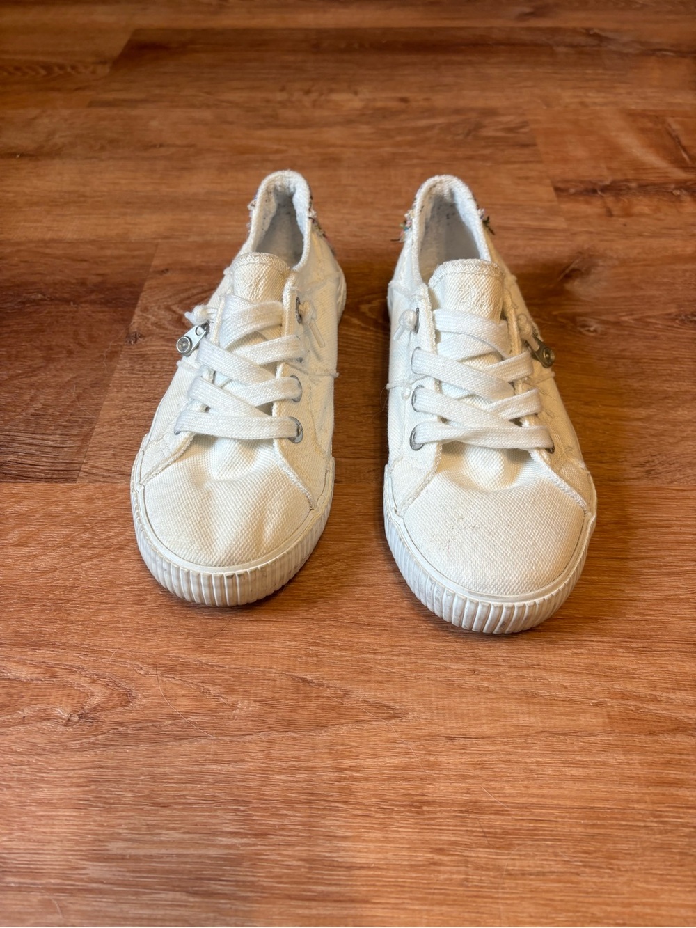Blowfish Malibu Casual Women's Canvas Sneakers in Off-White 6.5 - Picture 3 of 7